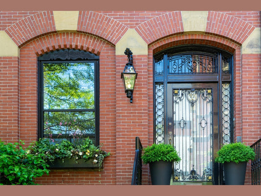 Choosing the perfect modern iron door.