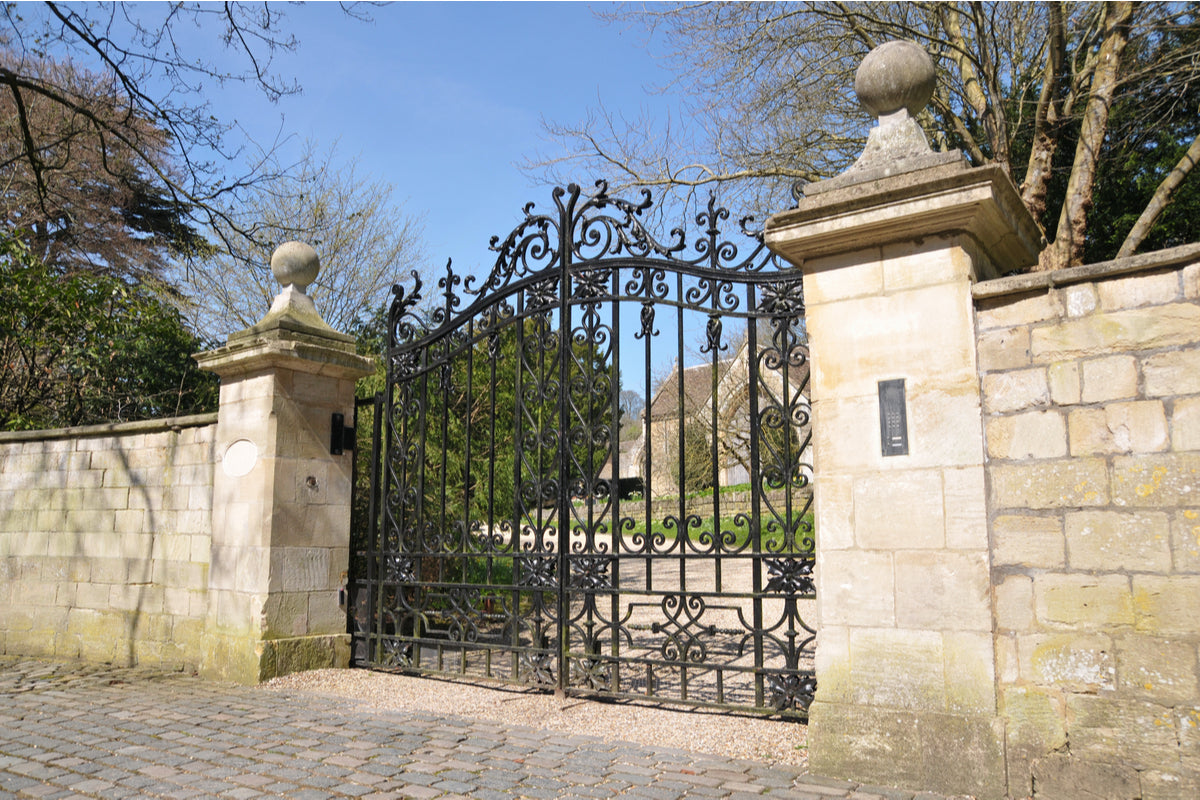 Things You Need to Know When Choosing a Wrought Iron Driveway Gate ...