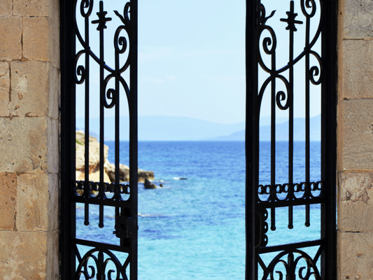 Three Types of Greek Architecture Design That Go With Our Frames