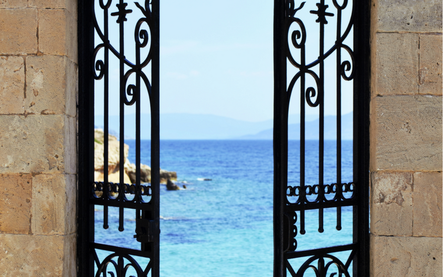 Three Types of Greek Architecture Design That Go With Our Frames