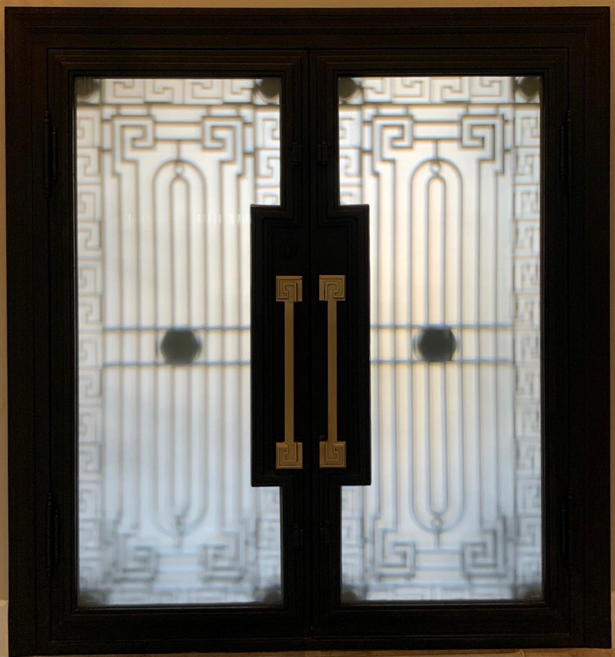 MANHATTAN - Square top, frosted glass, wrought iron door, bug screens, 72x81-Right Hand